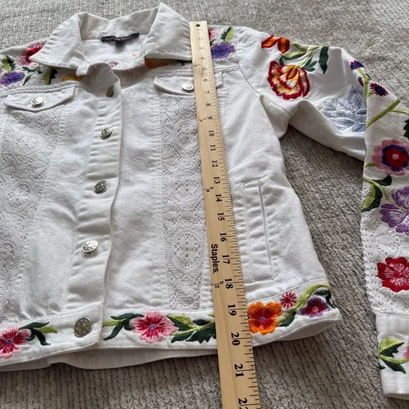 Boston Proper White Floral Embroidered Denim Jacket Size M Boho Cottagecore - Picture 6 of 8